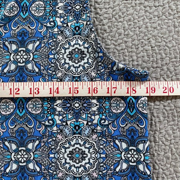 Carolina Belle - Pattern V-Neck Sleeveless Tank Top - Picture 8 of 11